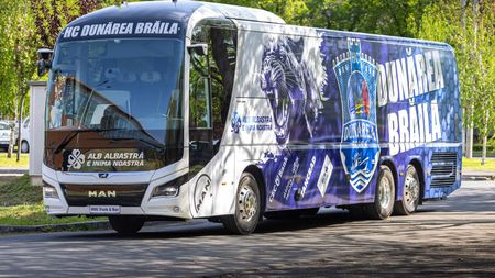 Echipa de handbal feminin Dunărea Brăila și-a „tras” autocar de 450.000 de euro, care are toaletă cu lavoar și face invidioși granzii din Superliga de fotbal! Investiția e din surse private. FOTO