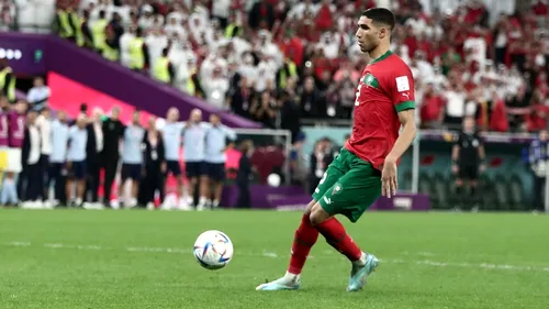 Achraf Hakimi a eliminat „Furia Roja” cu o „scăriță”, iar Kylian Mbappe l-a felicitat imediat! Marocanul a sărbătorit victoria istorică alături de mama sa