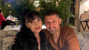 Ionel Dănciulescu se poate mândri cu o soție superbă. Mihaela arată senzațional și a făcut furori la piscină. În trecut, femeia i-a iertat fostului dinamovist toate aventurile extraconjugale | GALERIE FOTO