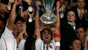 Maldini l-a bătut pe Maradona! E cel mai iubit jucător din Serie A!