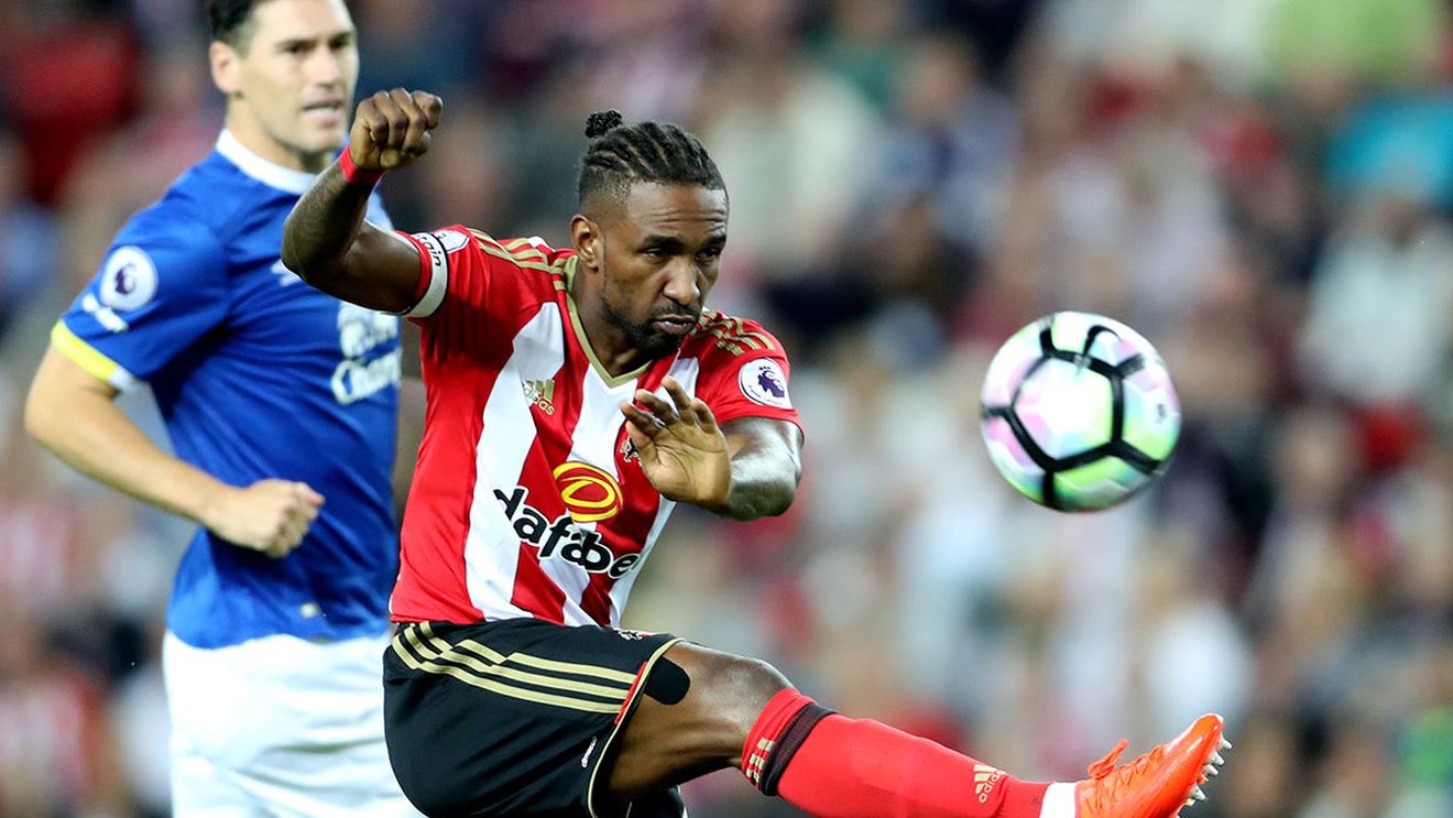 Stă în cârje peste două luni! Meciul cu Chelsea l-a trimis pe Defoe direct pe patul de spital 