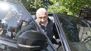 Giovanni Becali l-a dat de gol pe milionarul care vrea să pună mâna pe primăria Bucureştiului! Blat incredibil cu fostul „rege al Petromului”, Liviu Luca