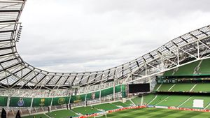 Care-i mai frumos?** Aviva Stadium versus National Arena