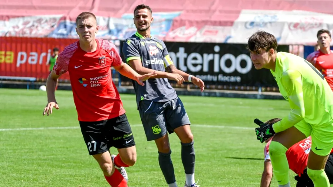 Ghinionistul Răzvan Călugăr s-a întors la FC Hermannstadt. Fundașul a jucat doar 81 de minute pentru CSC Șelimbăr în prima parte a sezonului de Liga 2