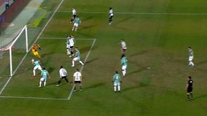 De ce nu s-a acordat penalty la hențul evident al lui Marius Constantin, la Universitatea Cluj - FC Argeș. Explicațiile lui Vassaras | VIDEO