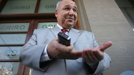 "Doar un jucător de la Rapid are 300.000 â‚¬!"CINE CREZI CĂ‚ E?