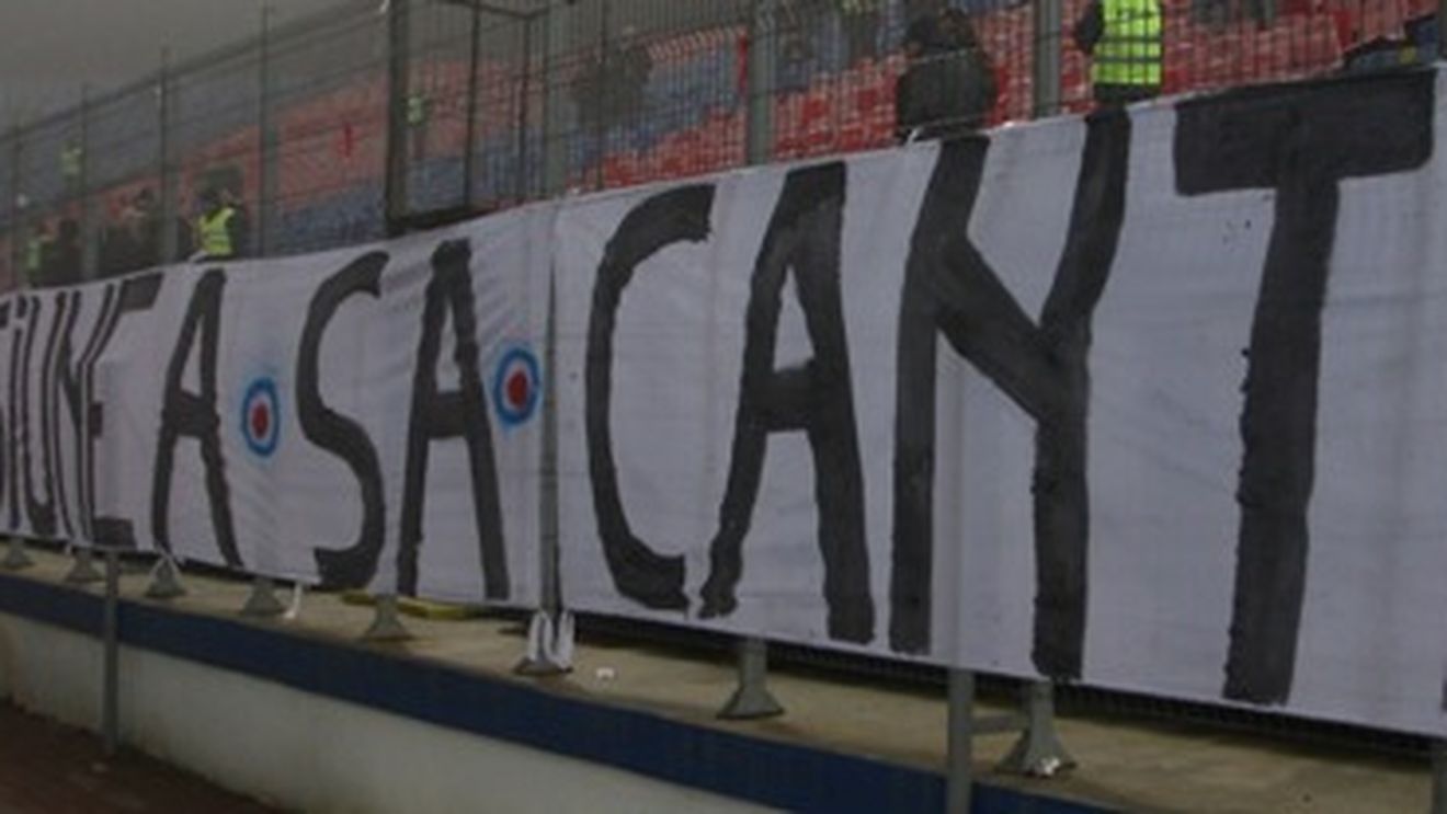 Galeria: "Pac-pac, nu te-am votat!Gigi pleacă din Ghencea!"