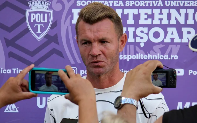 Noul director sportiv al Politehnicii Timișoara, Ioan Mera, recunoaște că a fost forțat să se retragă din postura de fotbalist: ”Eu cred că mai puteam să joc. Dar mie nu-mi place să dau limbi la nimeni”