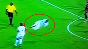 VIDEO | O fază mai ciudată ca asta nu ai văzut! :) Gestul extrem de ciudat făcut de un jucător columbian