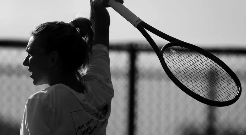 Simona Halep, aroganță uimitoare după ce i s-a interzis accesul la Centrul Național de Tenis! Cum și-a amenajat terenul din curtea vilei de la Snagov: nocturnă și suprafață ca la US Open | FOTO