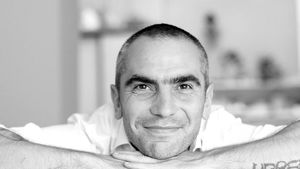 INTERVIU cu cel mai bun tată. Alex Zamfir aleargă pentru construirea unui spital de oncologie pediatrică. "La nervi, unii oameni dau cu pumnii în pereți. La nervi, mie îmi vine să o iau la fugă". Drama care a declanșat proiectul 