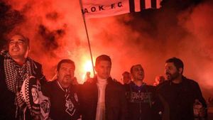PAOK e noua campioană a Greciei! Răzvan Lucescu aduce titlul pe "Toumba", după o pauză de 34 de ani. LIVE VIDEO | Show de zile mari la Salonic. Mii de torțe luminează orașul