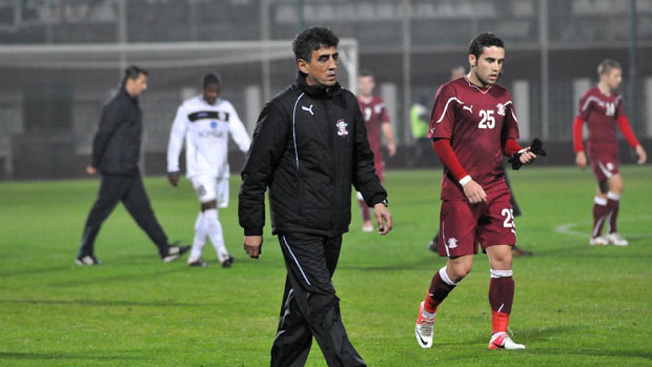 Campionatul și Cupa, tratate distinct de Rapid:** "Nu ne concentrăm în campionat, dar în Cupă nu o să fie greu să îmi motivez jucătorii"