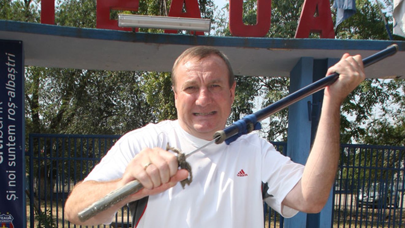 "Lucescu să-și aducă aminte de acel 11-0** dat de Steaua Corvinului său magnific!"