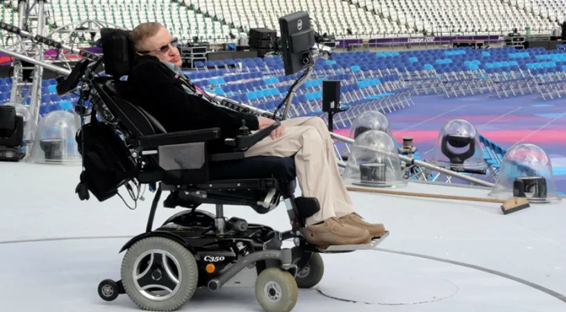 A murit Stephen Hawking, geniul care a sfidat știința. Savantul a practicat canotajul înainte de a fi imobilizat într-un scaun cu rotile