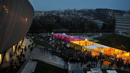 Incendiu pe Cluj Arena, în timpul meciului România - Spania. Prima reacție: "S-a produs din cauza supraîncărcării circuitelor electrice ale liftului"