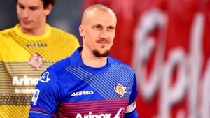 Trei oferte dintr-un foc pentru Vlad Chiricheș! FCSB are concurență serioasă în lupta pentru semnătura fundașului: „Astăzi au apărut! Își va decide viitorul în următoarele zile”