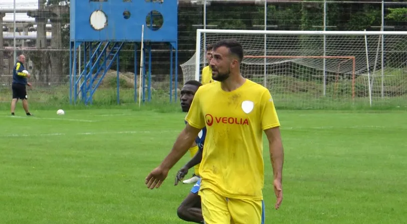 Simon Măzărache vrea să ducă Petrolul în Liga 1 și nu se gândește la obiectivul personal: ”Nu contează marcatorii, nu contează individualismul. Astfel de lucruri nu-și au rostul”. Plusurile ploieștenilor, în opinia atacantului