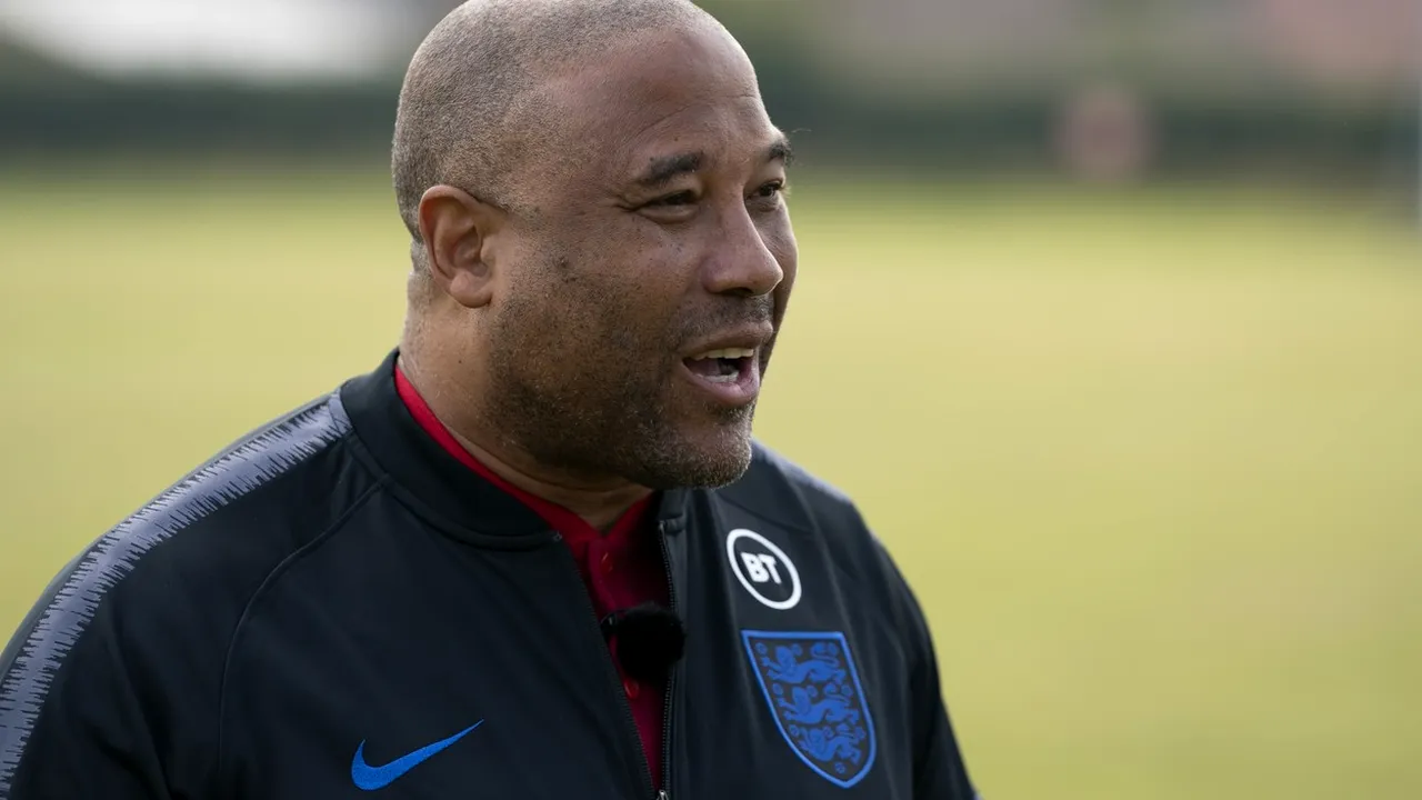 John Barnes îl apără pe Sebastian Colțescu, după scandalul de la Paris. „Dacă acesta este cuvântul românesc pentru negru, ce nu e în regulă?”