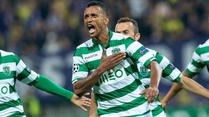 Sacrificiu pentru "Lei". Nani a jucat cu nasul spart pentru Sporting