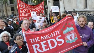 Suporterii rivalelor râd de se prăpădesc!** Mesajul UMILITOR transmis de conducere fanilor lui Liverpool