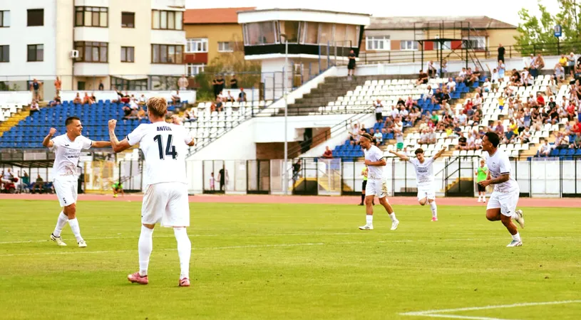 Campanie de achiziții halucinantă la CSM Unirea Alba Iulia, cu 25 de jucători aduși după ratarea promovării în Liga 2! Ultimii nou-veniți sunt un fundaș despărțit rapid de Vâlcea și cu un atacant congolez