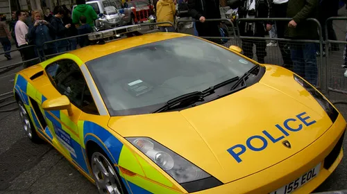 „Poți să fugi, poți să fugi…” :)** FOTO Cele mai rapide mașini de poliție din lume