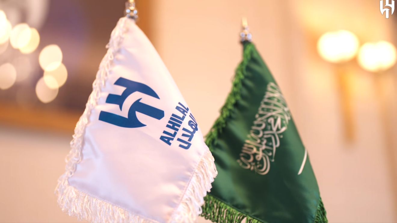 Arabii l-au îmbrăcat în aur: 20.000.000 de euro va fi salariul lui anual!