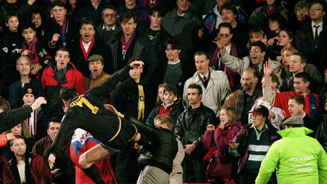 VIDEO - "Omagiu" pentru "killerul" Cantona! Un englez a luat la pumni un fan al echipei sale. Imagini șocante