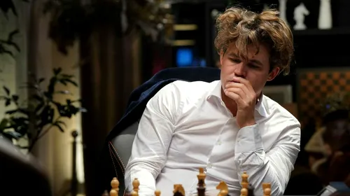 Moment istoric în șahul mondial: un copil de 10 ani l-a învins pe numărul 1, norvegianul Magnus Carlsen, în doar 48 de mutări!