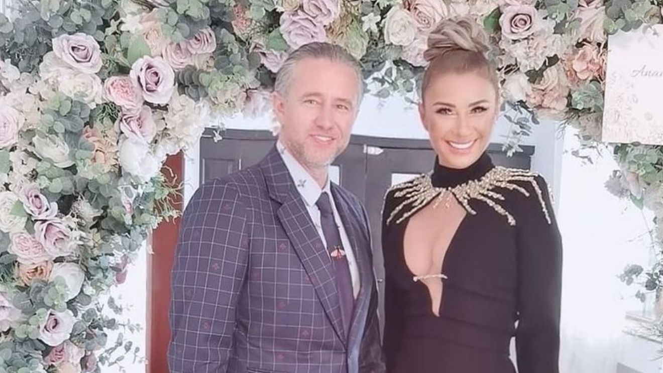 Laurențiu Reghecampf „a luat-o iar de soție” pe Anamaria Prodan! Cum își declară dragostea impresara: „Ești mai frumos decât un răsărit de soare!” | FOTO