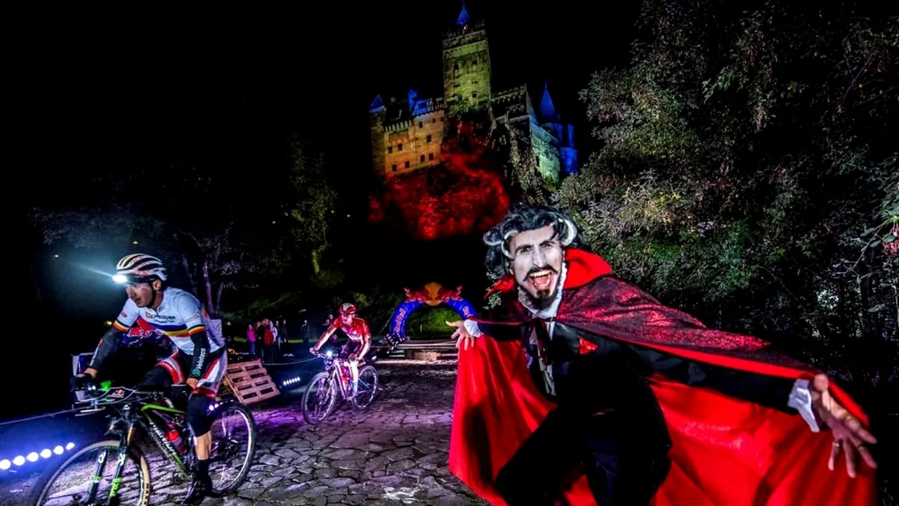 După 10 ore de competiție nocturnă, sufletele neadormite au cucerit castelul Bran la Red Bull Vampire Trails | GALERIE FOTO