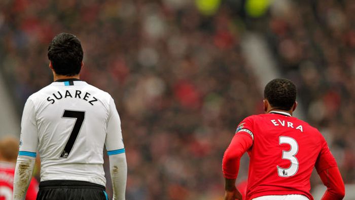 Războiul raselor în Anglia!** Suarez i-a "atins" pe șefii FA după gestul provocator al lui Evra:** "Nimic nu-i ce pare!" Fanii lui United, prinși cu materiale rasiste