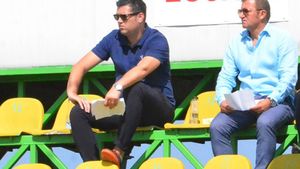 Cristian Bobar a reacționat după declarațiile lui Dorinel Munteanu: ”Îi mulțumim pentru tot ce a făcut aici, dar, acum, fiecare merge pe drumul lui.” Ce a spus despre salariul antrenorului