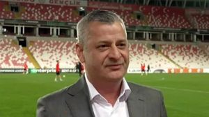 Românii din Cluj au sărit la gâtul patronului de la CFR: „Varga se laudă cu cele 2.300 kg de aur și nu poate să plătească o repatriere de 10.000 de dolari!”