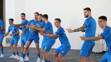 Voie bună la Universitatea Craiova înaintea meciului cu Chindia! Jucătorii au râs copios la un joc reinventat | GALERIE FOTO