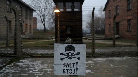 Decizie extremă luată de Roman Abramovic! Vrea să trimită suporterii rasiști la Auschwitz: "Așa poți să înțelegi unde ai greșit"