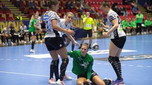 CSM București - Ferencvaros 27-21, în Liga Campionilor! „Tigroaicele” au dat de pământ cu liderul grupei și își betonează poziția în clasament