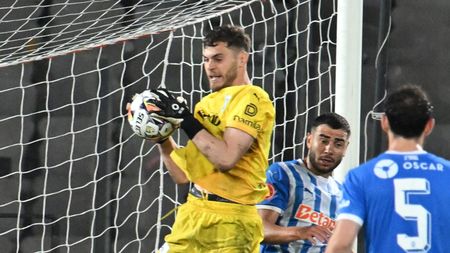 Gafa deceniului în Universitatea Craiova - Rapid! Gol incredibil încasat de Laurențiu Popescu: „Ca în curtea şcolii. Rar se vede aşa ceva”