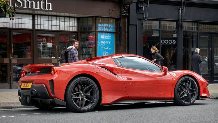 EXTRA Patru copii au avariat un Ferrari de 460.000 de euro. Cât a plătit proprietarul pe reparații și care a fost reacția părinților