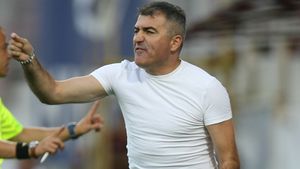 "Poate Becali vrea să se arunce o brichetă din tribune"