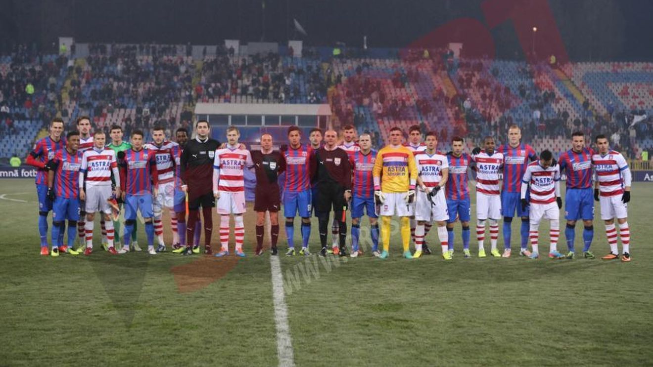 Suporterii de la Peluza Nord, alături de fanii Petrolului. Ce mesaje au afișat la meciul cu Oțelul