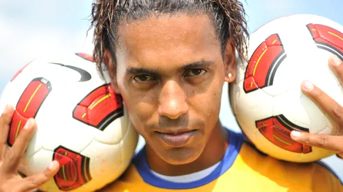 INTERVIU SPECTACULOS | 50 de întrebări pentru 50 de goluri, cu Eric de Oliveira.  De ce plânge la goluri, cei mai grei adversari, freza „a la Ronaldinho” și Holograf. „Și băieții plâng câteodată”. Plus hainele lui Hagi, Coca-Cola la 1 litru și unchiul din Brazilia