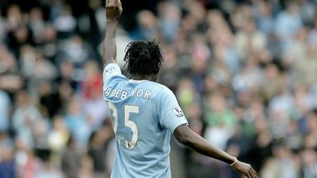 Wenger le-a cerut fanilor lui Arsenal** să-l respecte pe Adebayor la meciul cu City!