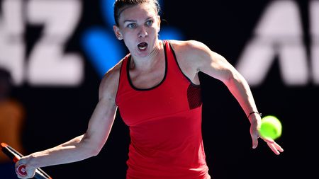 Halep, aruncătoarea de 'winnere'. Simona a schimbat radical placa și i-a șocat pe toți cu jocul în fața Pliskovei. Cronica unui meci fabulos și reacția genială a celor de la AO: "Stai, cum? Nu trebuia să..."