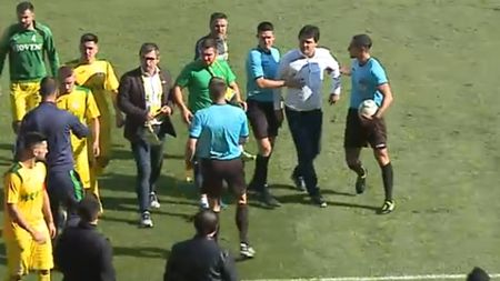 Replici dure pe Cluj Arena. Adrian Falub supărat pe arbitraj şi agresat verbal de căpitanul Mioveniului: ”Nu ne mai respectă nimeni. Suntem de râsul lumii”