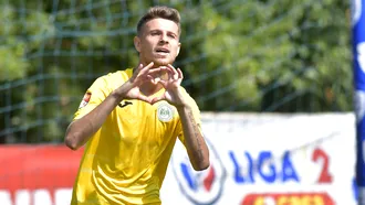 Un șut în fund chiar a fost un pas înainte pentru Albert Voinea. Atacantul va lupta cu șanse și mai mari la promovarea din Liga 3, după rezilierea cu Jiul Petroșani