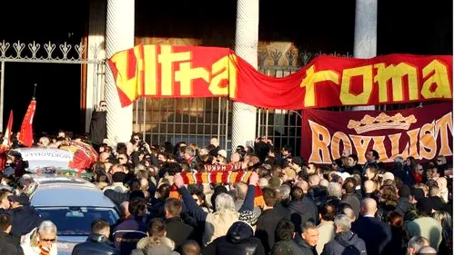 FOTO Moartea i-a unit!** Totti și suporterii lui Lazio, împreună pentru un fan al Romei