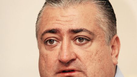 "CFR are o echipă bună,** dar să joace pe teren, nu pe la colțuri"