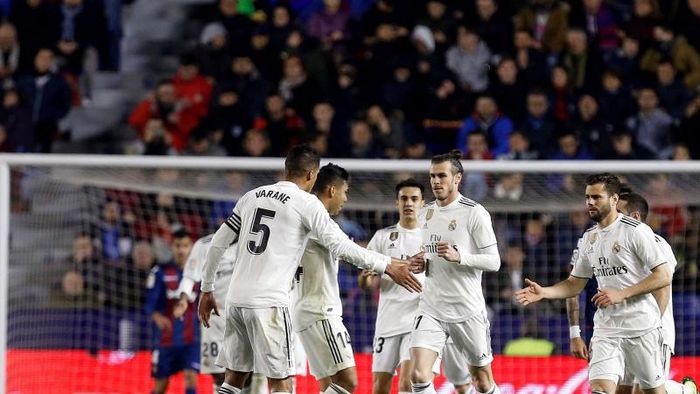 Vești proaste pentru Real Madrid după umilința cu Barcelona. Un titular s-a accidentat și ar putea rata "El Clasico" de sâmbătă. FOTO: Duelul cu Suarez a lăsat urme 